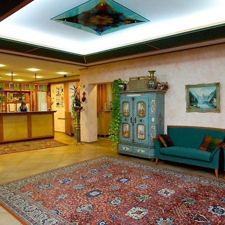 Hetkuti Wellness Hotel Es Lovaspark Mór Екстериор снимка